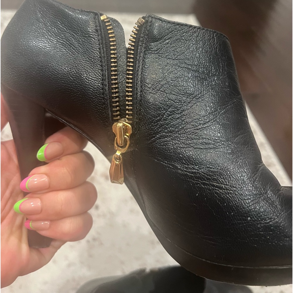 DVF booties size 9. Gorgeous
